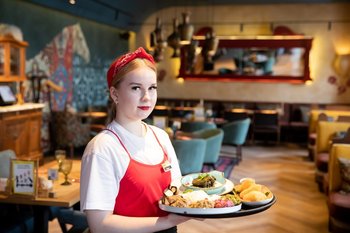 «Все с замиранием сердца ждут сентября»: с начала года оборот общепита в Татарстане составил 53,4 млрд рублей