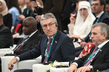 От сберегательных касс до цен на шампанское: топ-10 инициатив Фаррахова в Госдуме