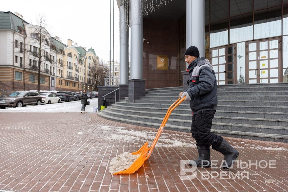 Казань готовится к холодам с дефицитом дворников и зимним фестивалем