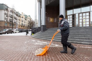 Казань готовится к холодам с дефицитом дворников и зимним фестивалем
