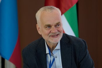 «Мы — не врачи, мы — боль»: Алексей Варламов — о литературе травмы, русской классике и природе искусства