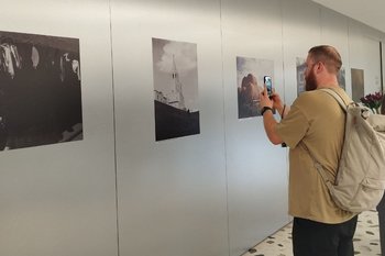 Театральная площадка MOÑ закрыла сезон запуском выставки пленочной фотографии