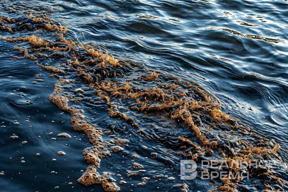 На Волге обнаружили крупный нефтяной разлив