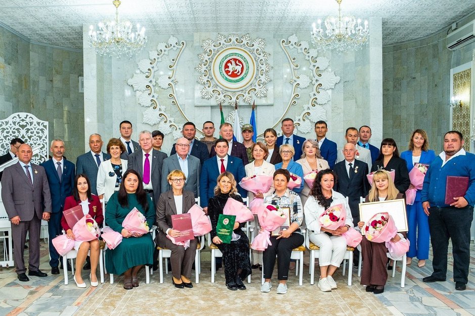 Почетные звания и медали: работники «ТАИФ-НК» получили заслуженное признание