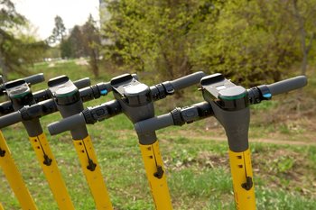 Свыше 10 тыс. поездок за первый день и кешбэк за низкую скорость: в Казани стартовал сезон электросамокатов