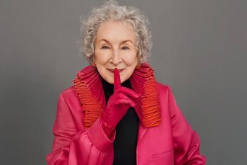 Маргарет Этвуд — о «Рассказе служанки», диктатурах и о самом непристойном занятии