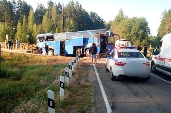 В Ленинградской области автобус столкнулся с грузовым поездом