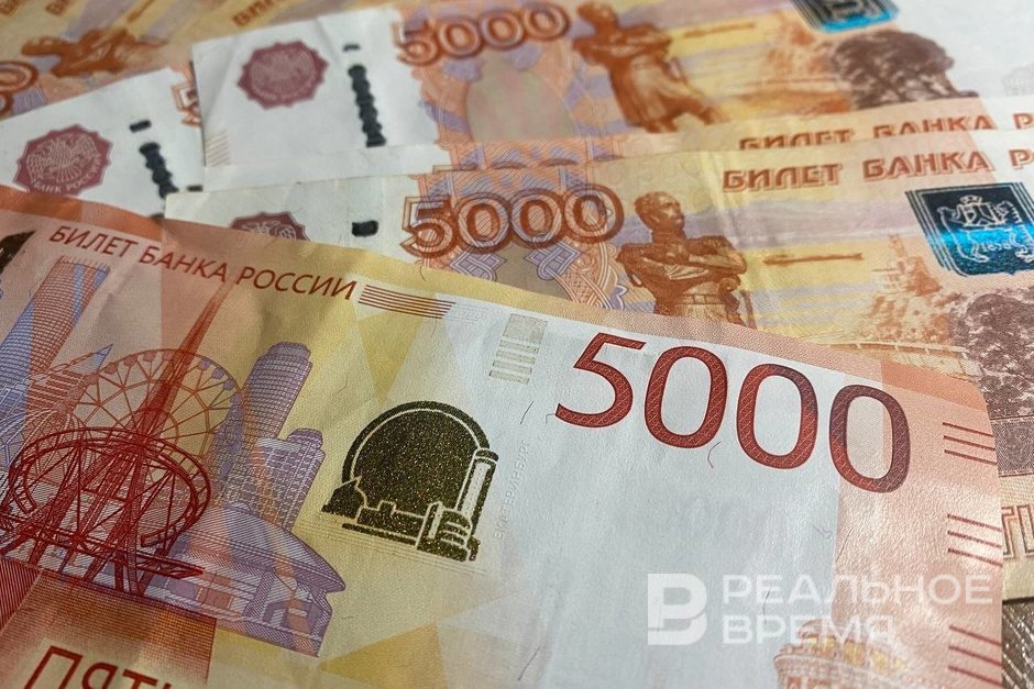 Средняя зарплата в России достигла почти 100 тысяч рублей