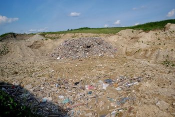 По факту незаконной свалки в селе Надеждино возбудили уголовное дело