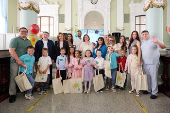 Банк «Аверс» пригласил детей сотрудников на праздник первоклассников