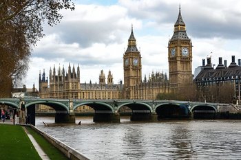 Великобритания ускорит отказ от российского урана: поставки из США начнутся к 2028 году