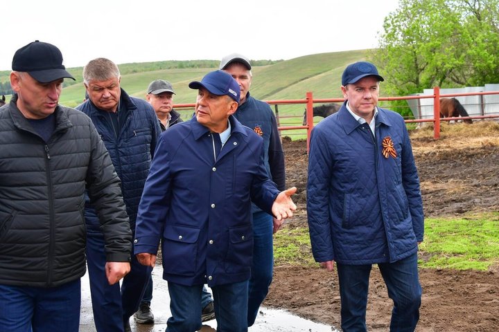 Раис Татарстана оценил ход весенних полевых работ в Новошешминском районе