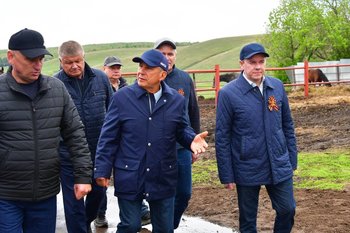 Раис Татарстана оценил ход весенних полевых работ в Новошешминском районе