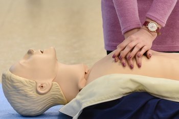 Бойцы СВО будут учить школьников оказывать первую помощь