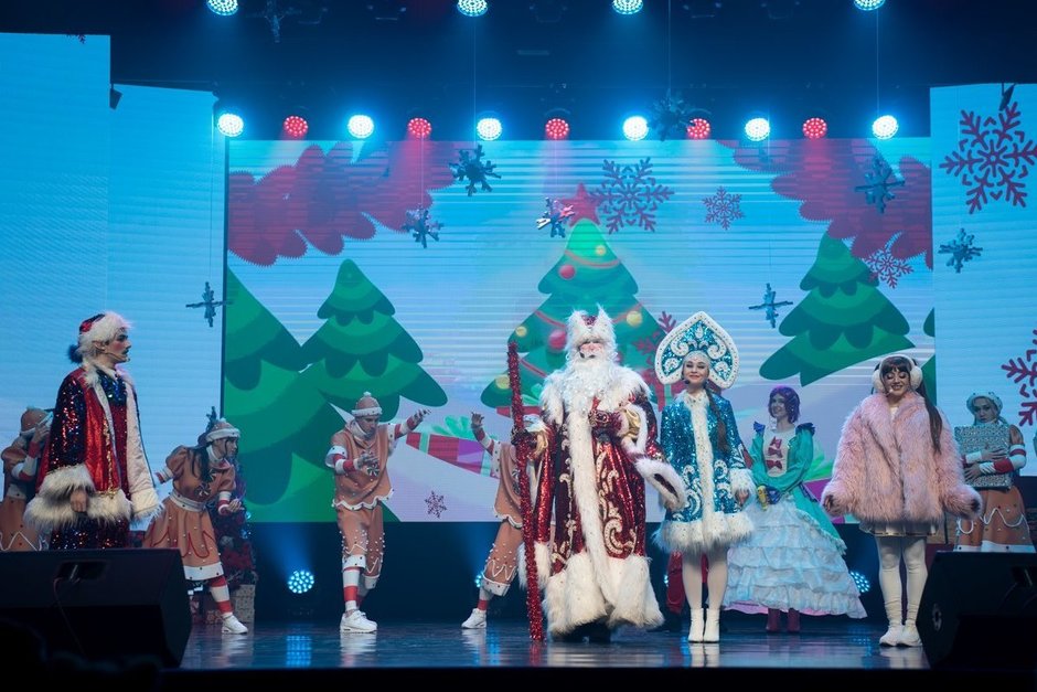 Дед Мороз и Снегурочка, лазерно-световое шоу, тысячи мыльных пузырей