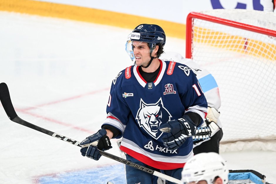 «Нефтехимик» официально расстался с канадским нападающим