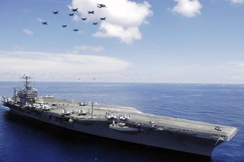 Иран атаковал баллистическими ракетами авианосец США