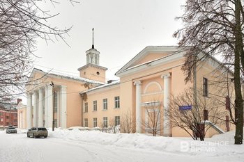 Вместо долгожданного ремонта — расселение по школам