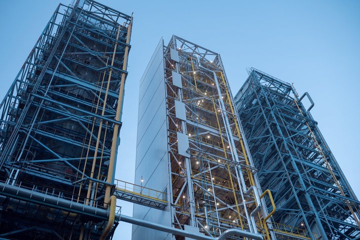 Китайская Sinopec получила разрешение от Путина на покупку акций СИБУРа