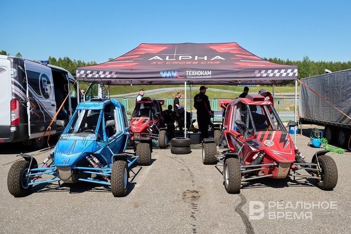 Автомобильный праздник в день праздника плуга
