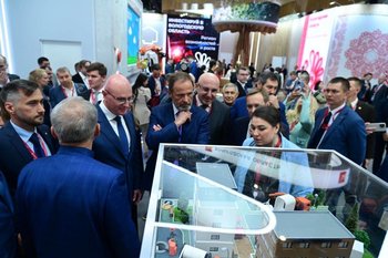 Вице-премьер и представитель президента посетили стенд Татарстана на ПМЭФ