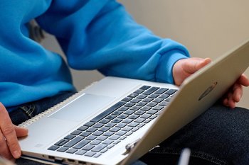 Учеба вместо сериала: вечер стал главным временем для саморазвития у жителей Татарстана