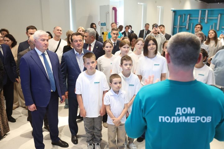 О химии доступно и интересно: в Казани открыли выставку «Дом полимеров»