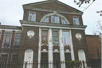 Оказался не нужен: на комплекс больниц при фабрике Крестовниковых не нашли покупателя