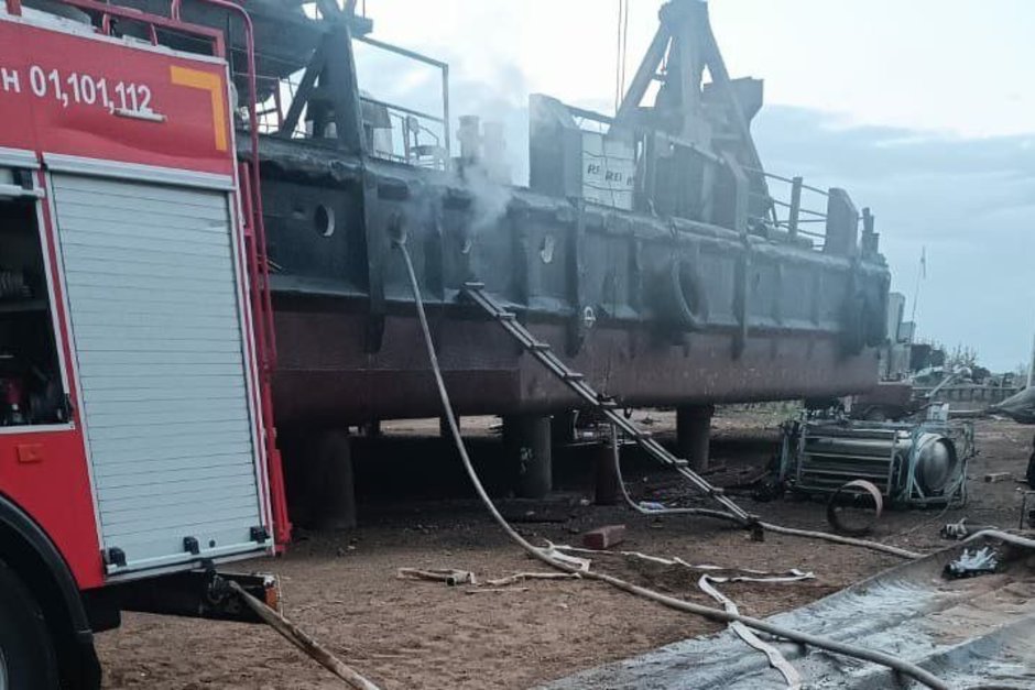 В Челнах пожар на плавучем кране произошел из-за нарушений при сварке