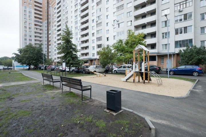 В Казани благоустроили дворы на проспекте Победы и улице Чишмяле по программе «Наш двор»