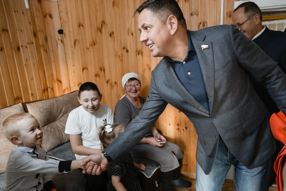 Илья Вольфсон направил новогодние продуктовые наборы почти 300 многодетным семьям из Татарстана