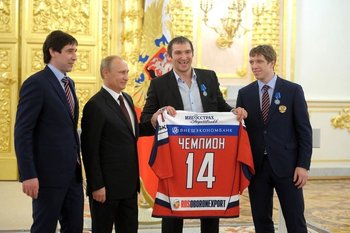 «Настоящий праздник для болельщиков в России»: Путин поздравил Овечкина с его рекордом в НХЛ