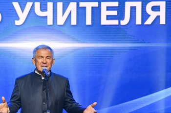 Рустам Минниханов поздравил учителей Татарстана с профессиональным праздником: «Ваш труд — особый»