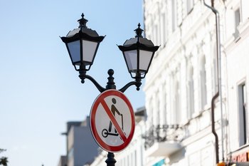 Почти каждая поездка подростков младшего возраста на электросамокатах приводит к инциденту