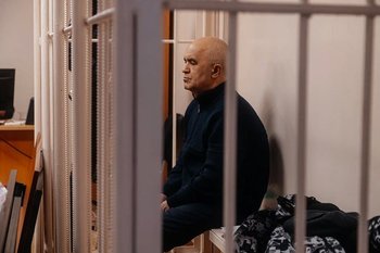 Суд Казани не смог выйти на связь с Энгелем Фаттаховым в СИЗО — его перевезли в другой изолятор