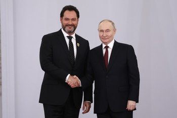 Путин вручил Госпремию народному артисту Татарстана Ильдару Абдразакову