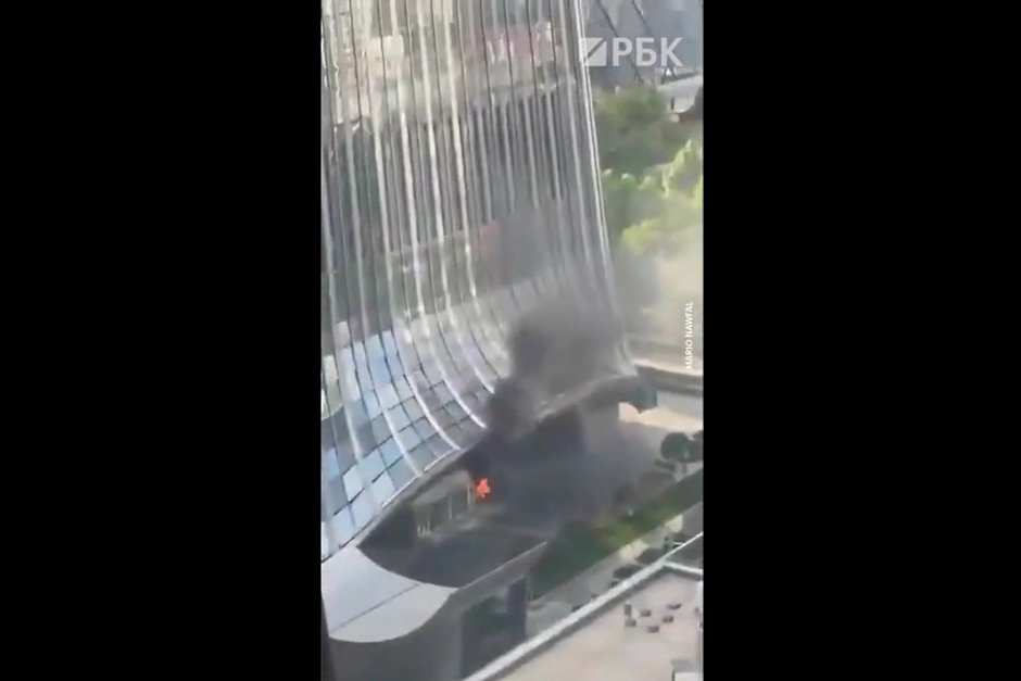 Самолет врезался в самый высокий небоскреб Пекина