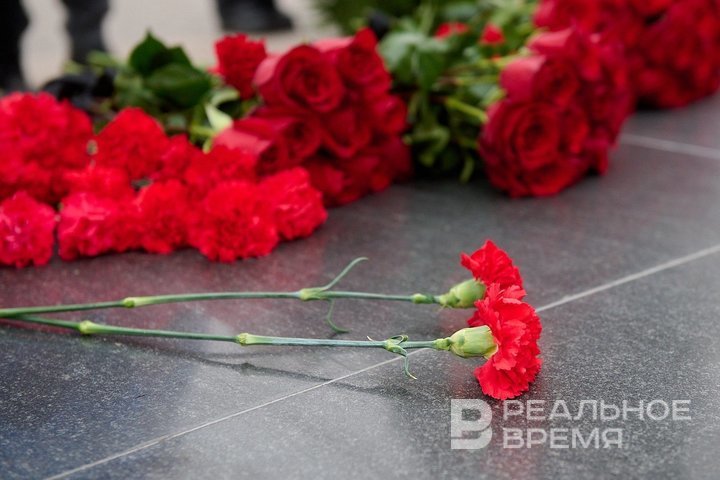 В Казани на Арском кладбище Песошин почтил память воинов Великой Отечественной войны