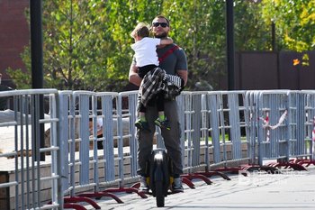 В Госдуме предложили предоставить работающим отцам пять дополнительных выходных в год