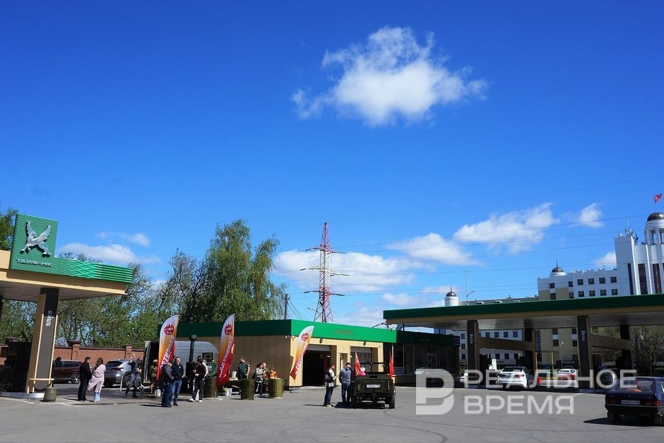 Полевая кухня, вкусная каша и песни военных лет: сеть «ТАИФ-НК АЗС» поздравляет с Днем Победы