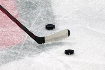 Овечкину подарили золотую клюшку