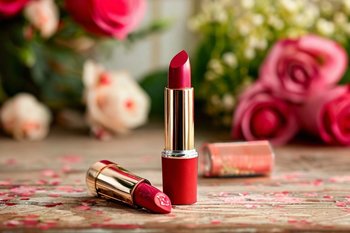 В Приволжье зафиксирован ажиотажный рост продаж помады: +77% при стабильной цене