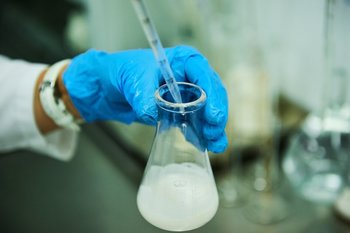 Американский Конгресс: COVID-19 произошел из-за утечки из лаборатории в Ухане