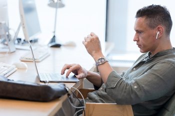 Большинство татарстанцев хотело бы забывать о работе после выхода из офиса