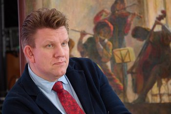 Все плохо, но в деньгах книжный рынок растет