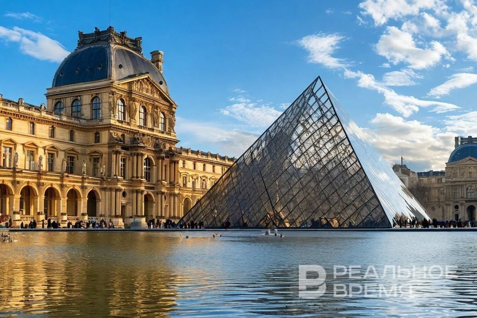 Лувр вновь открылся после кражи «драгоценностей французской короны»