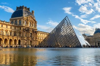 Лувр вновь открылся после кражи «драгоценностей французской короны»