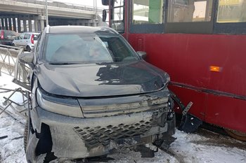 В Казани приостановили движение трамваев на Ямашева — Гаврилова из-за ДТП