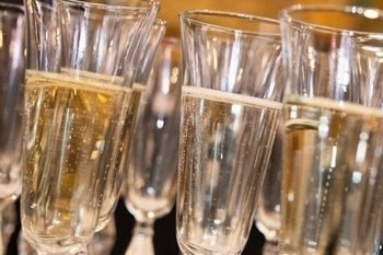 Средняя цена за литр российского шампанского в Татарстане составляет 443 рубля