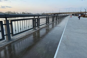 На набережной Казанки начали укладывать новое спортивное покрытие